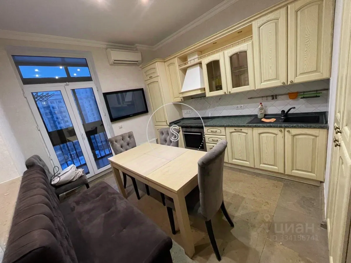 2-комн. квартира, 79 м², 9/17 этаж