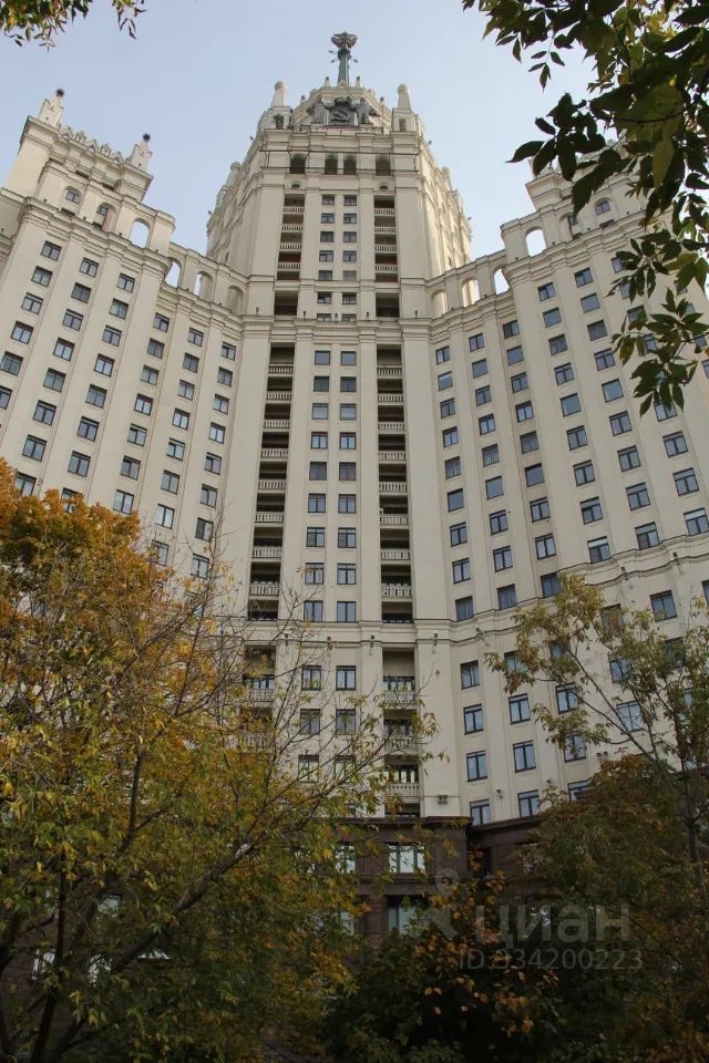 2-комн. квартира, 70 м², 3/33 этаж