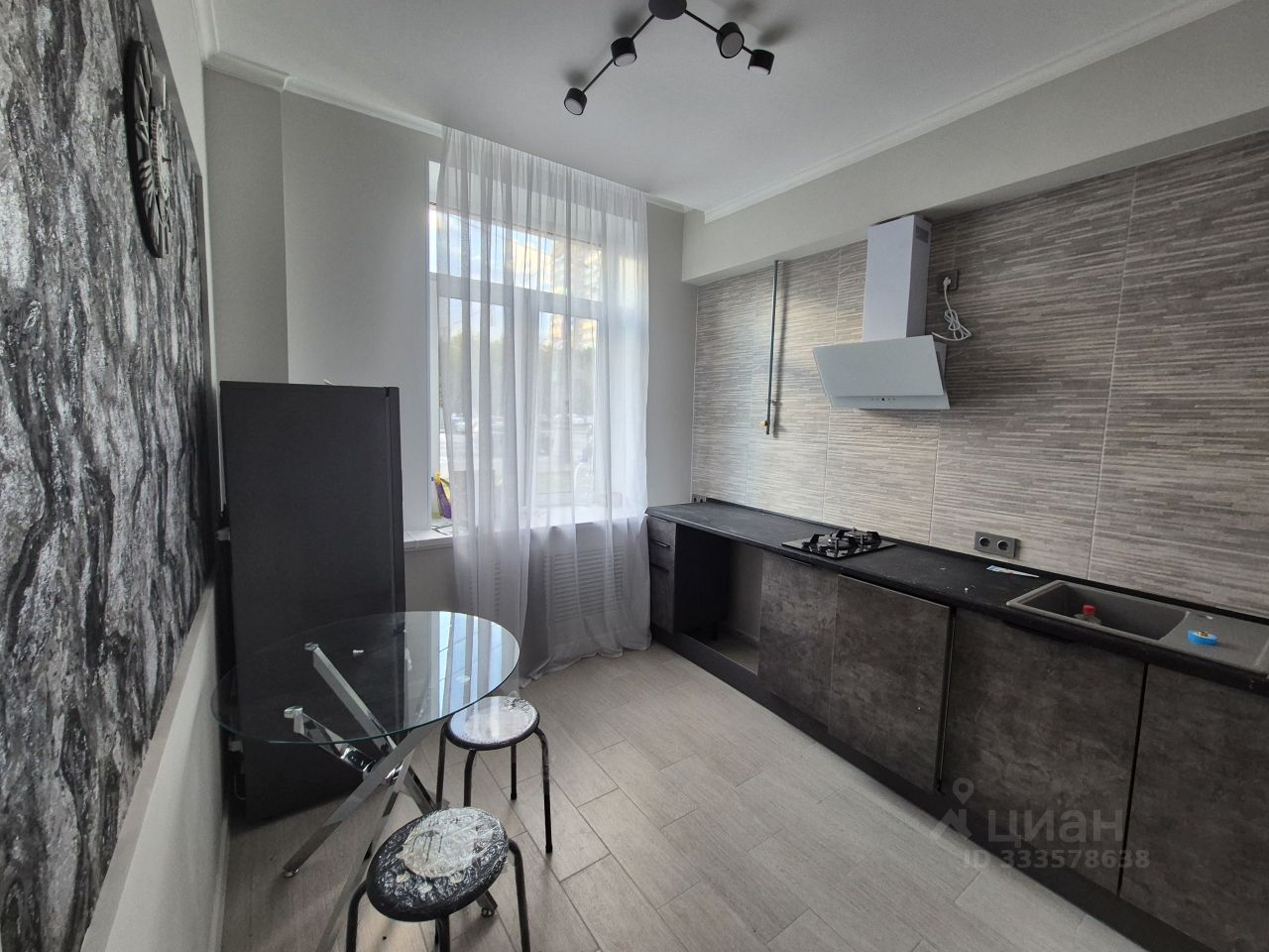 2-комн. квартира, 64 м², 1/5 этаж
