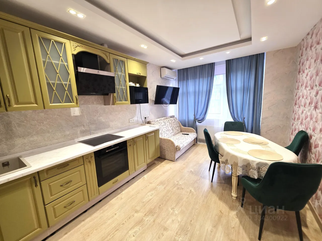 2-комн. квартира, 70 м², 2/24 этаж