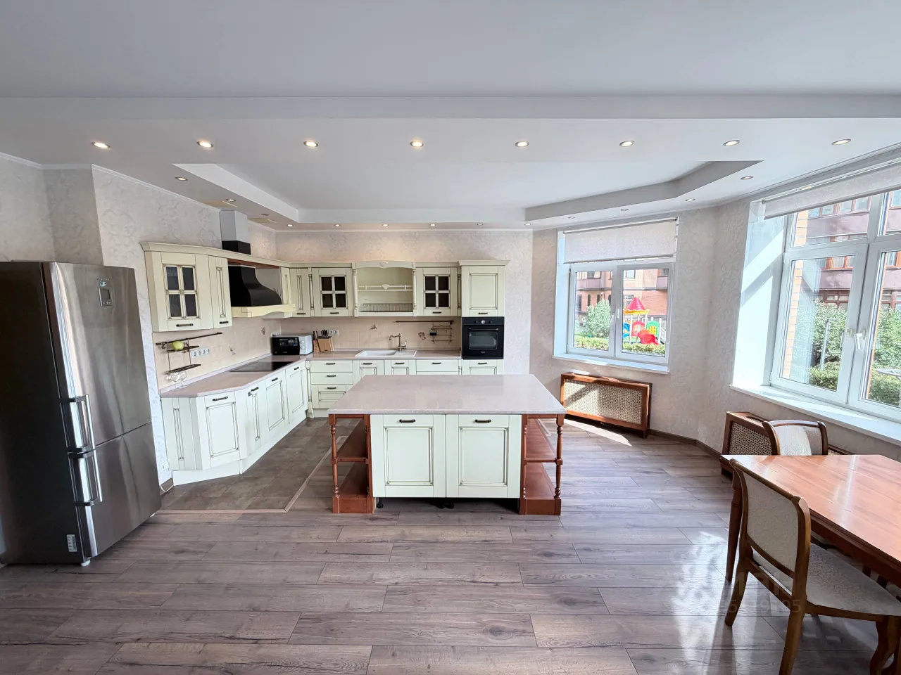 3-комн. квартира, 124 м², 3/23 этаж