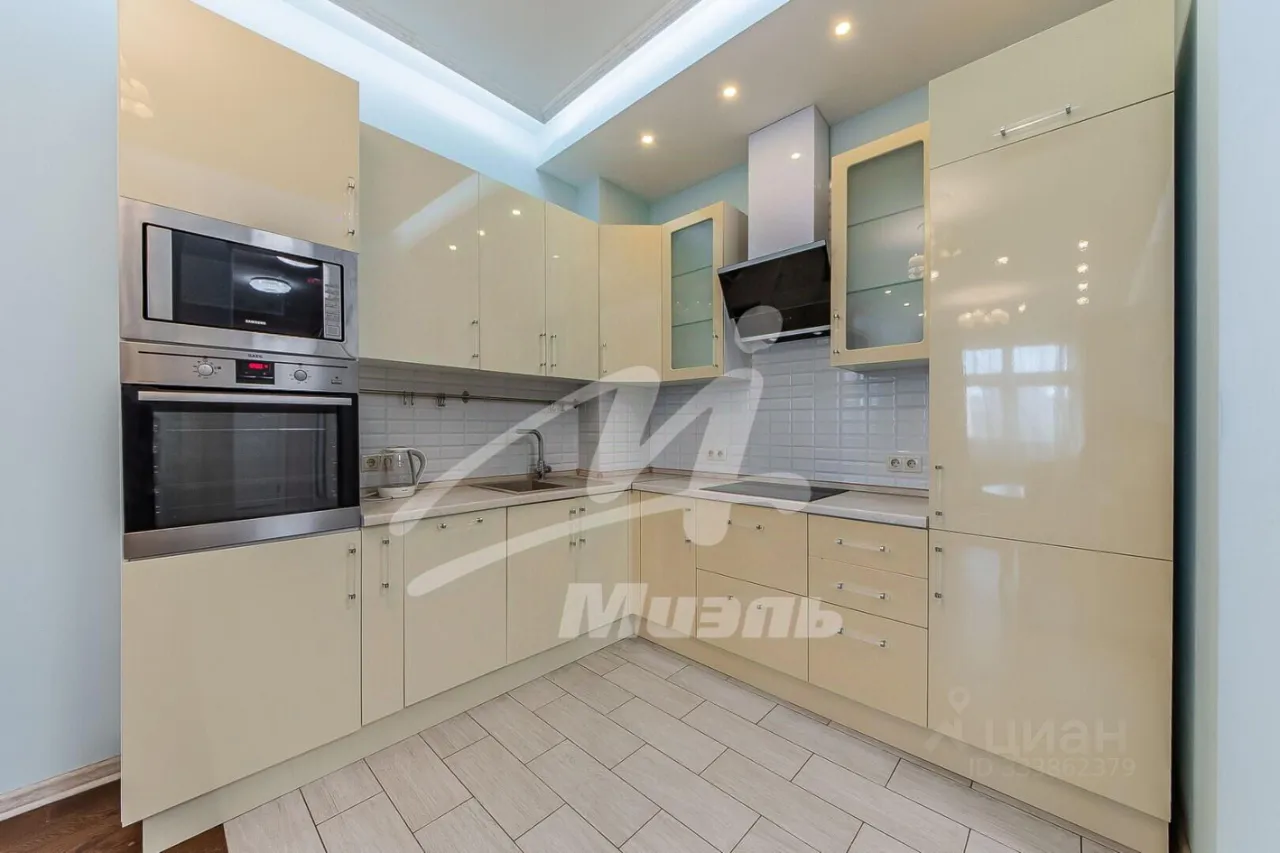 3-комн. квартира, 80 м², 8/23 этаж