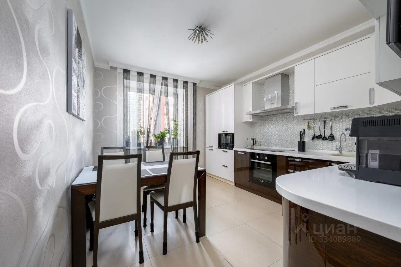2-комн. квартира, 76,5 м², 6/27 этаж