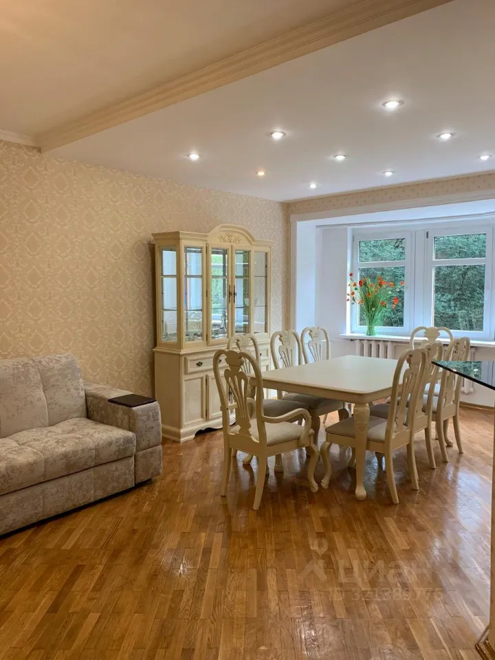 2-комн. квартира, 76,1 м², 2/8 этаж