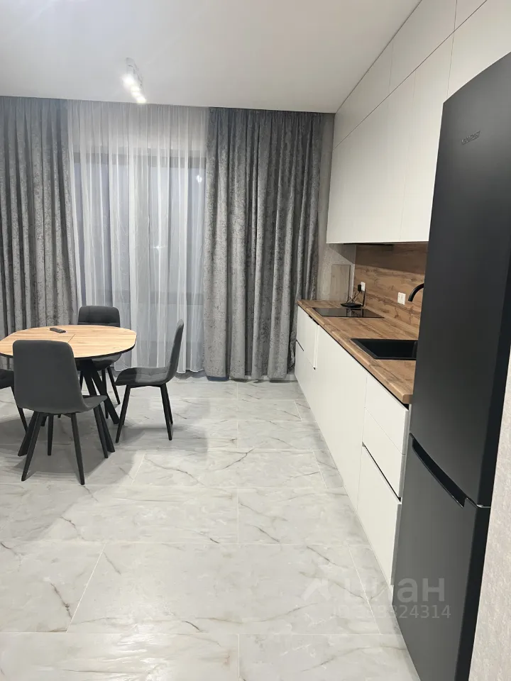 2-комн. квартира, 65 м², 2/30 этаж