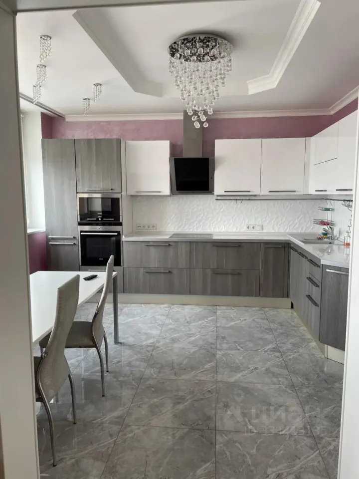 2-комн. квартира, 81 м², 19/27 этаж