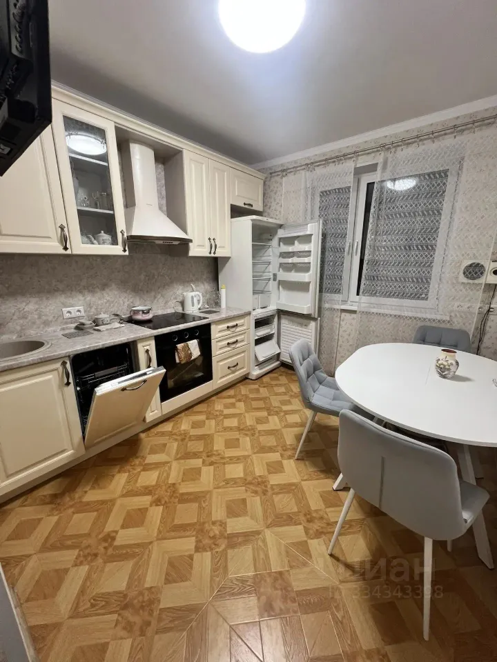 2-комн. квартира, 57 м², 12/16 этаж