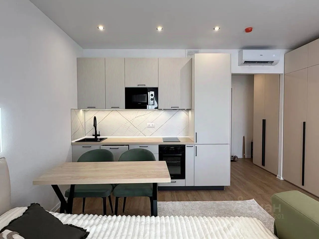 Студия, 27 м², 18/33 этаж
