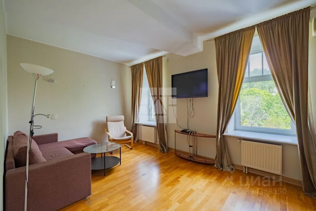 2-комн. квартира, 68 м², 3/5 этаж