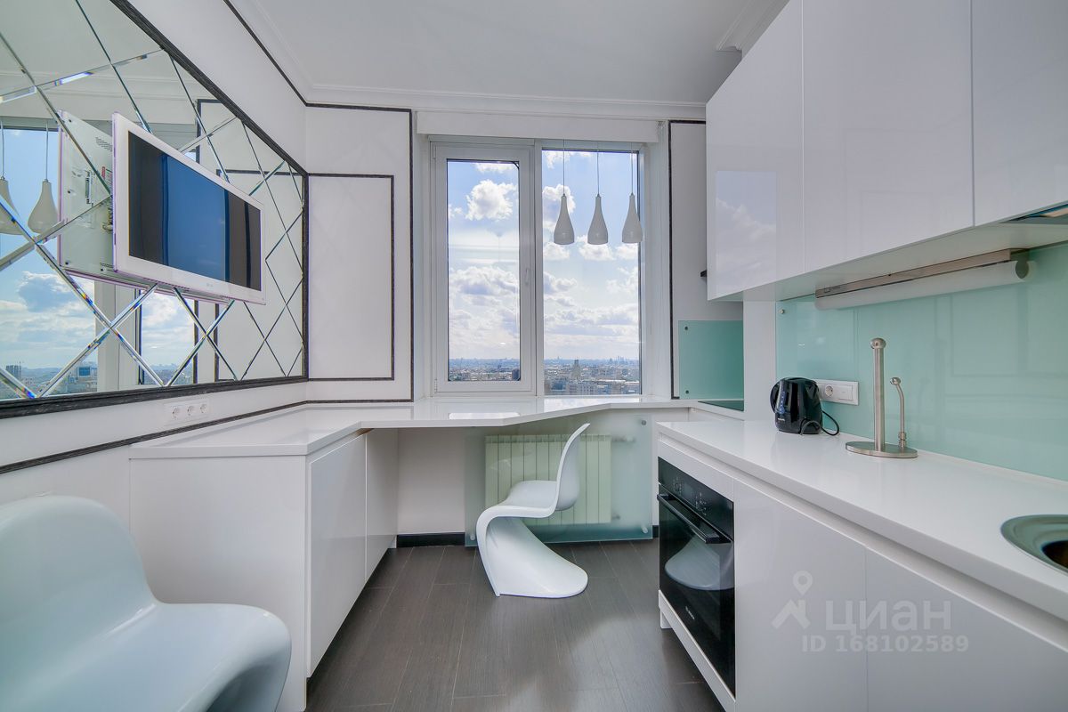 2-комн. квартира, 60 м², 37/37 этаж