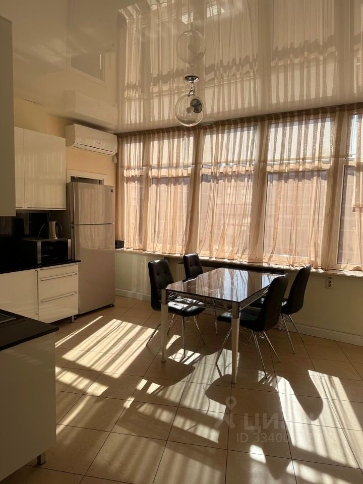 3-комн. квартира, 90 м², 3/18 этаж