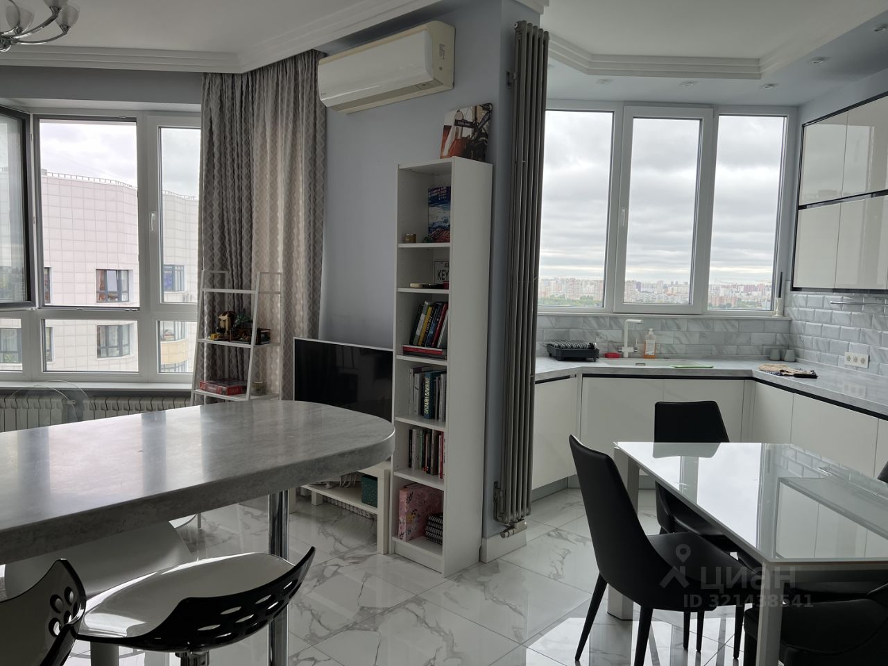 2-комн. квартира, 63 м², 23/33 этаж