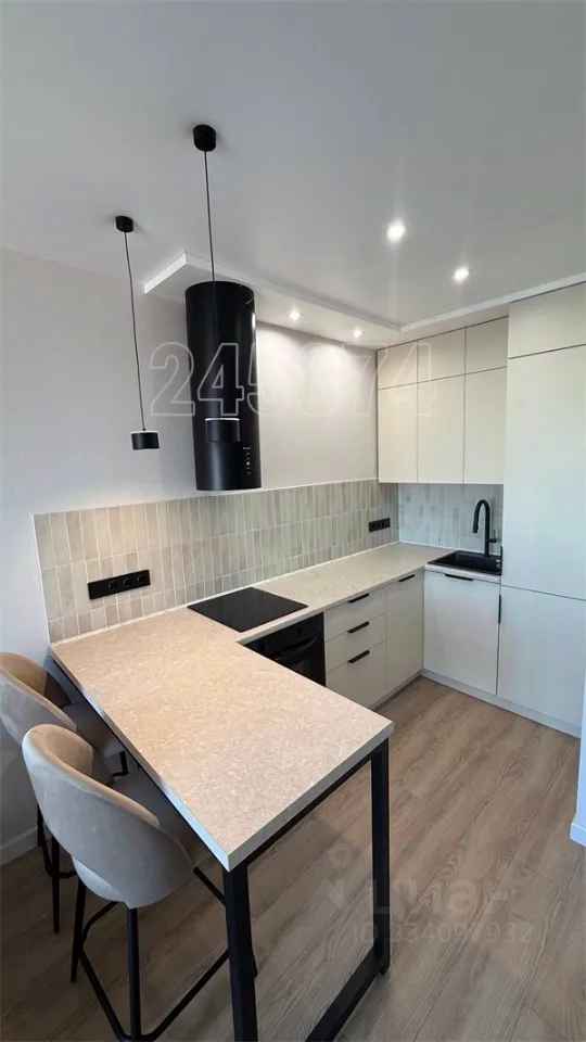 2-комн. квартира, 32 м², 33/33 этаж