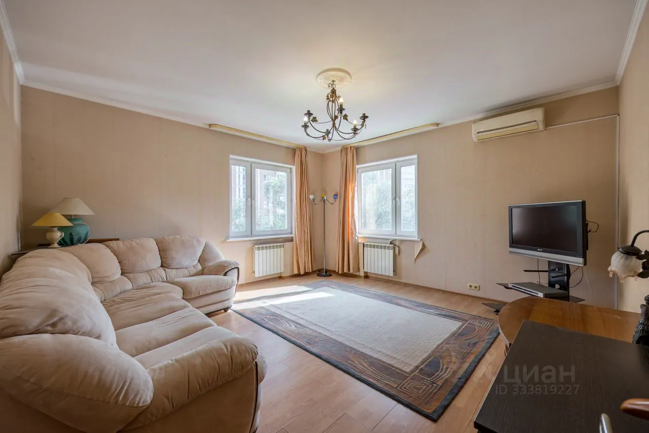 2-комн. квартира, 70 м², 2/25 этаж