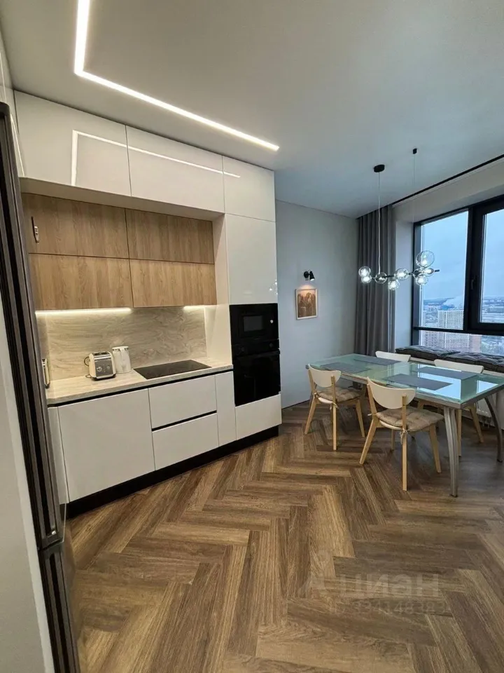 2-комн. квартира, 42 м², 33/39 этаж