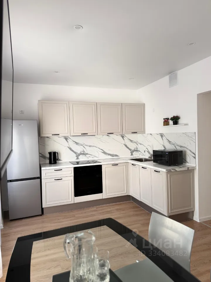 2-комн. квартира, 51 м², 2/33 этаж