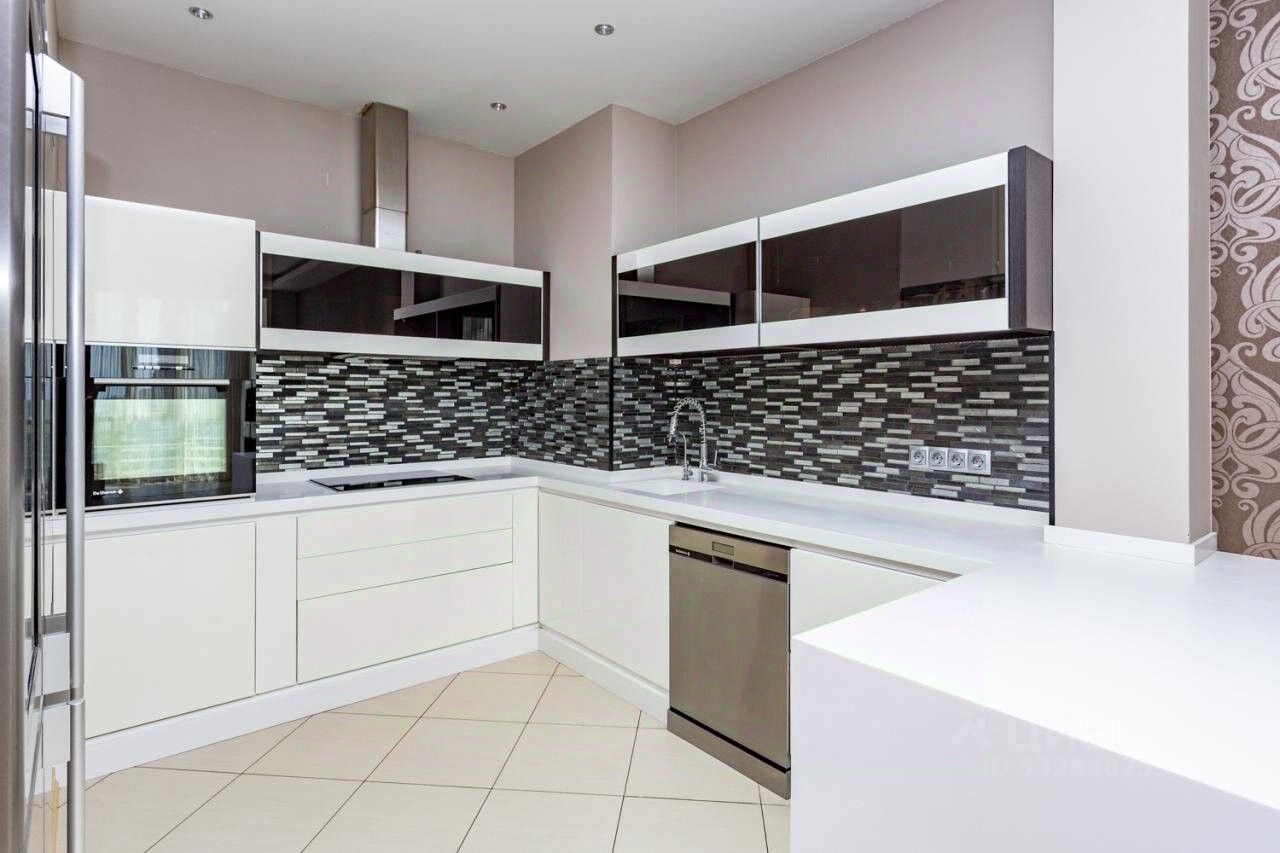 3-комн. квартира, 96 м², 8/33 этаж