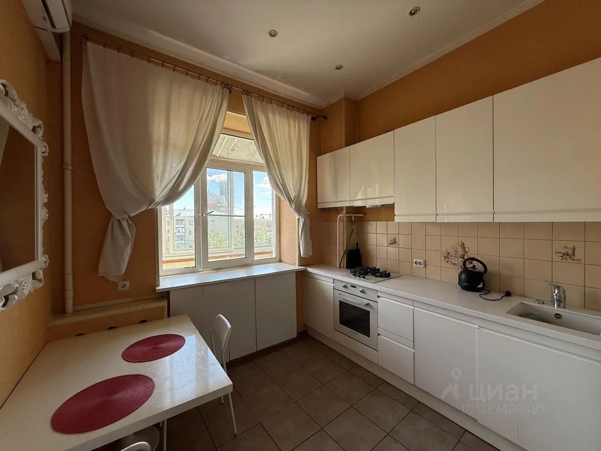 2-комн. квартира, 65 м², 8/8 этаж