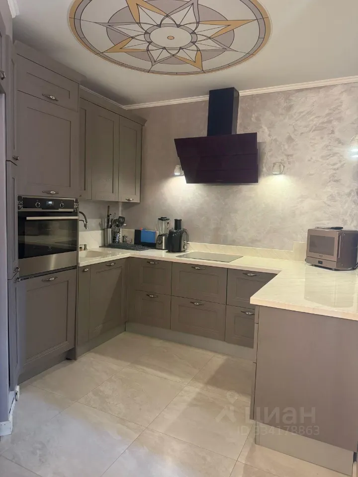 2-комн. квартира, 76 м², 2/24 этаж