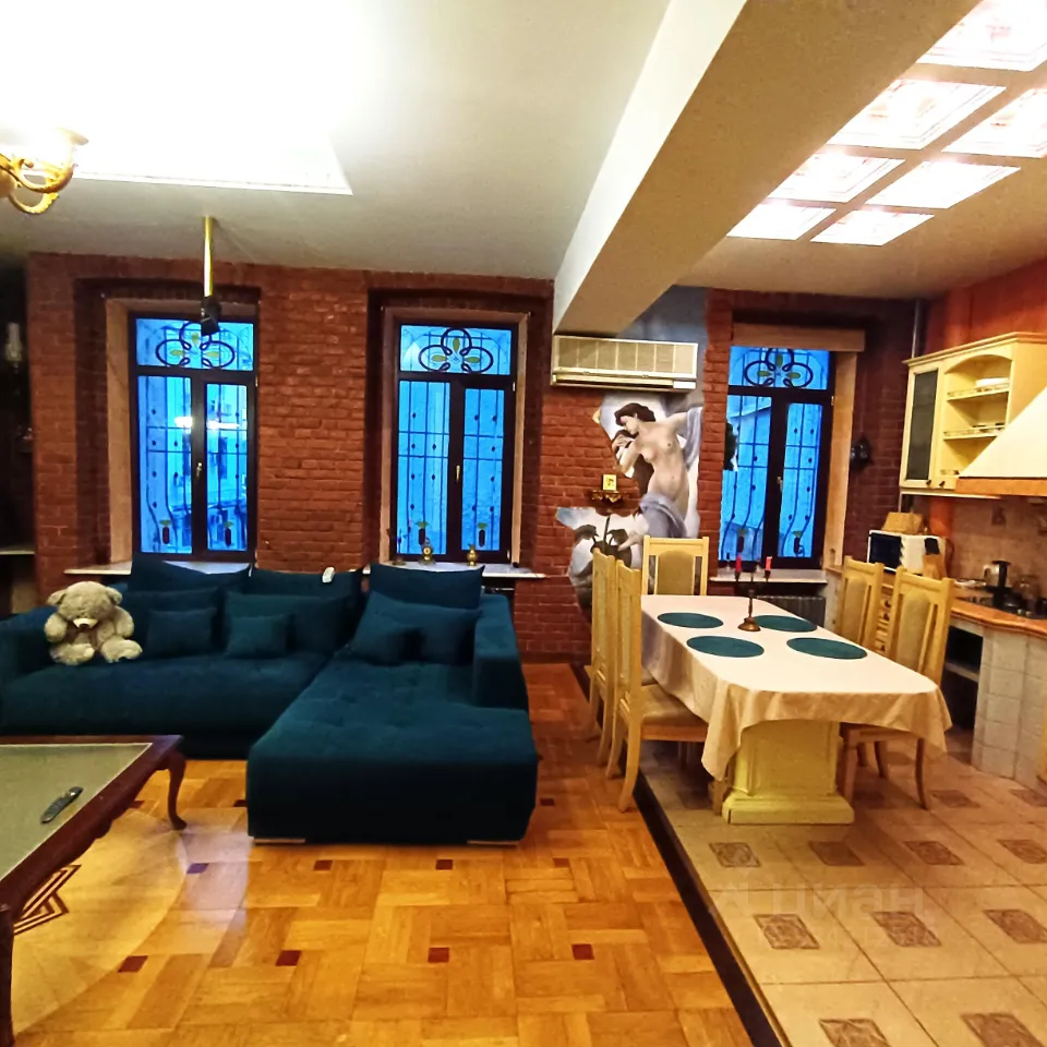 2-комн. квартира, 79 м², 2/6 этаж