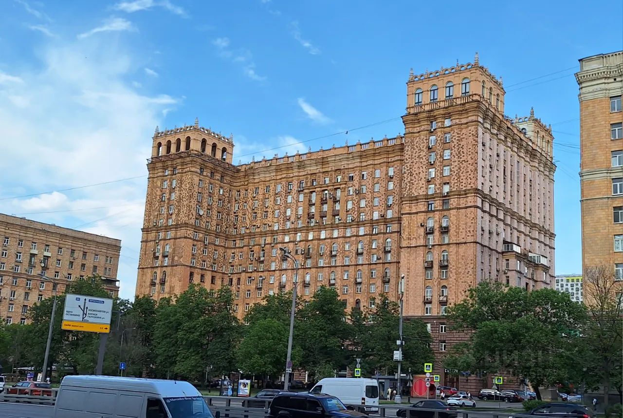 2-комн. квартира, 56 м², 11/16 этаж