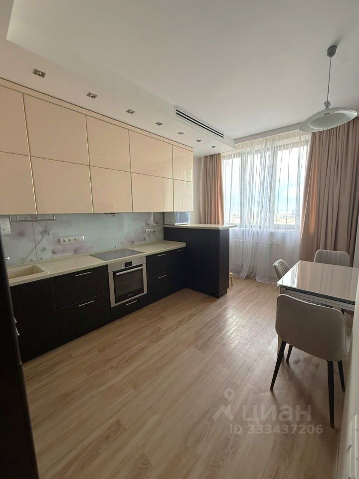 2-комн. квартира, 81,1 м², 32/40 этаж