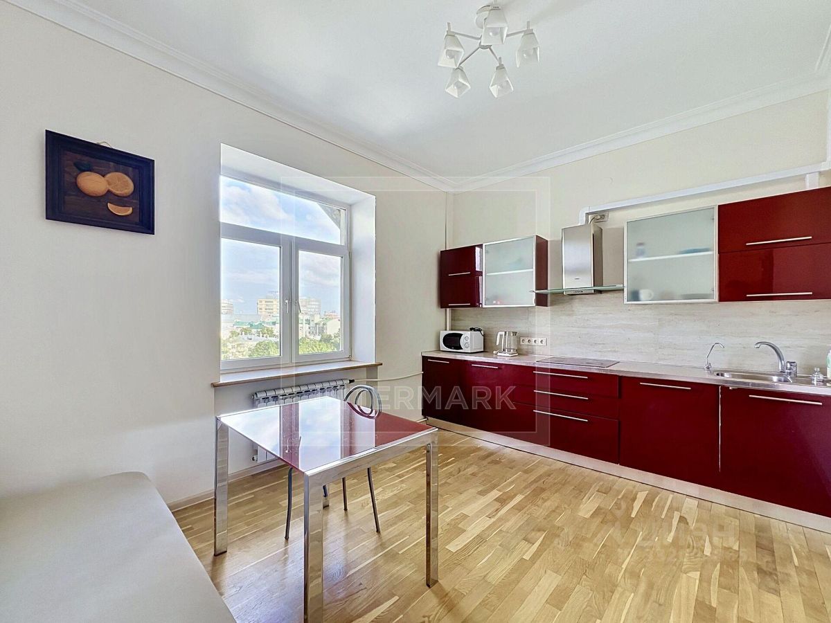 3-комн. квартира, 92 м², 8/8 этаж