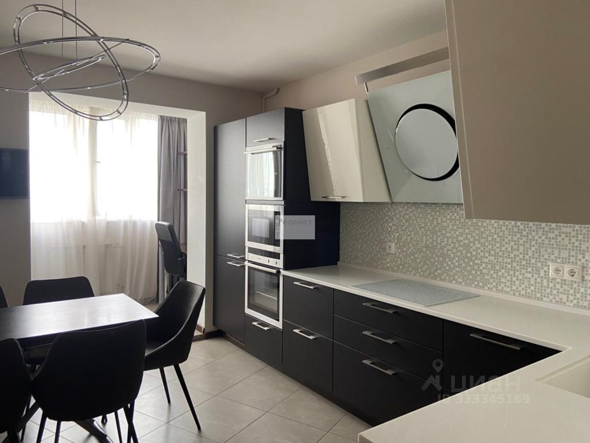 2-комн. квартира, 65 м², 8/13 этаж