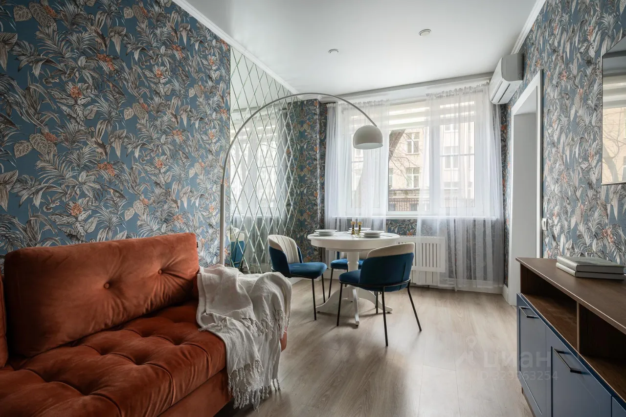 2-комн. квартира, 60 м², 1/8 этаж