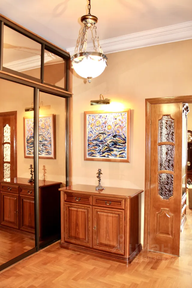 2-комн. квартира, 65 м², 2/8 этаж