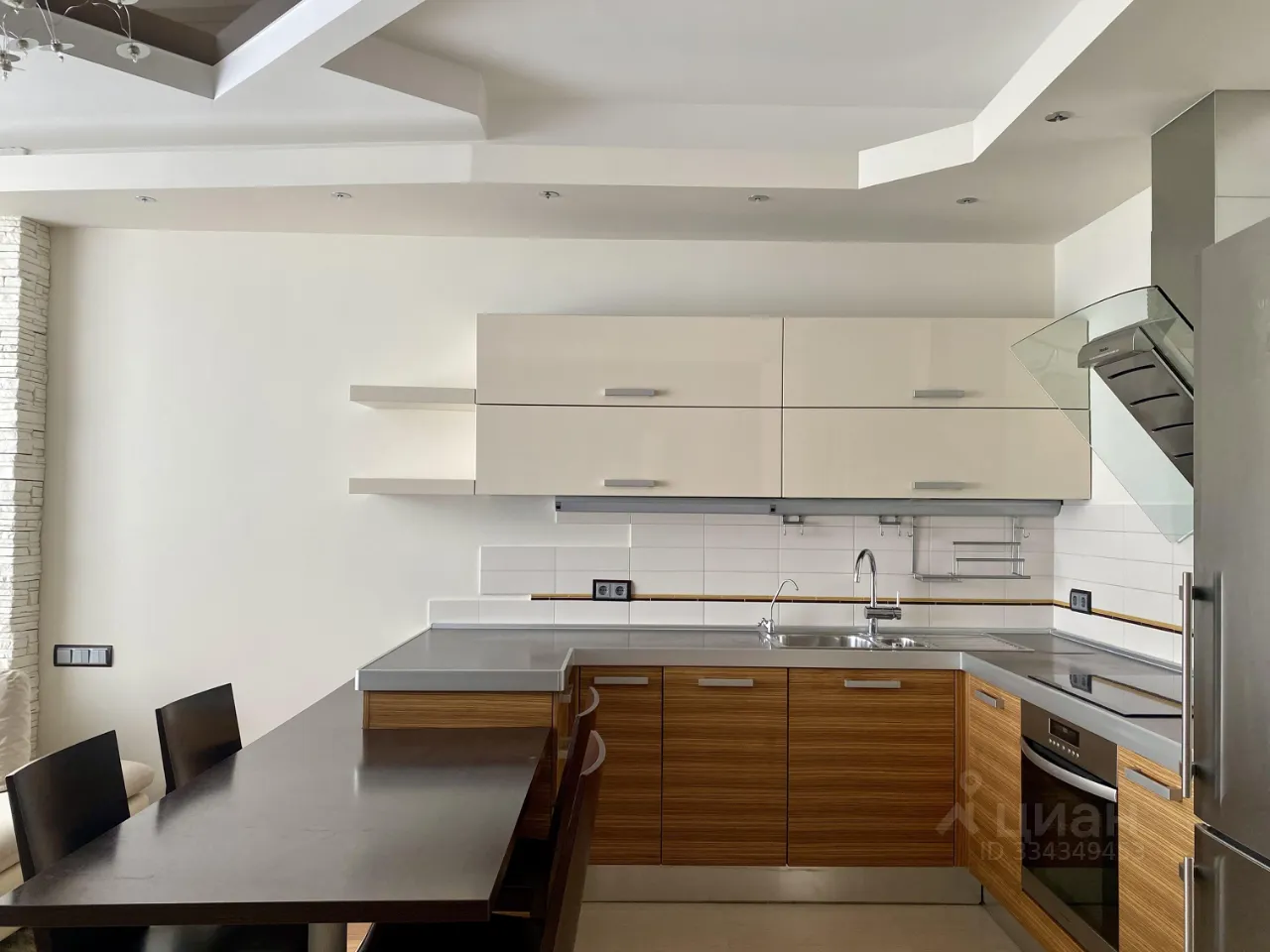 2-комн. квартира, 83 м², 9/17 этаж