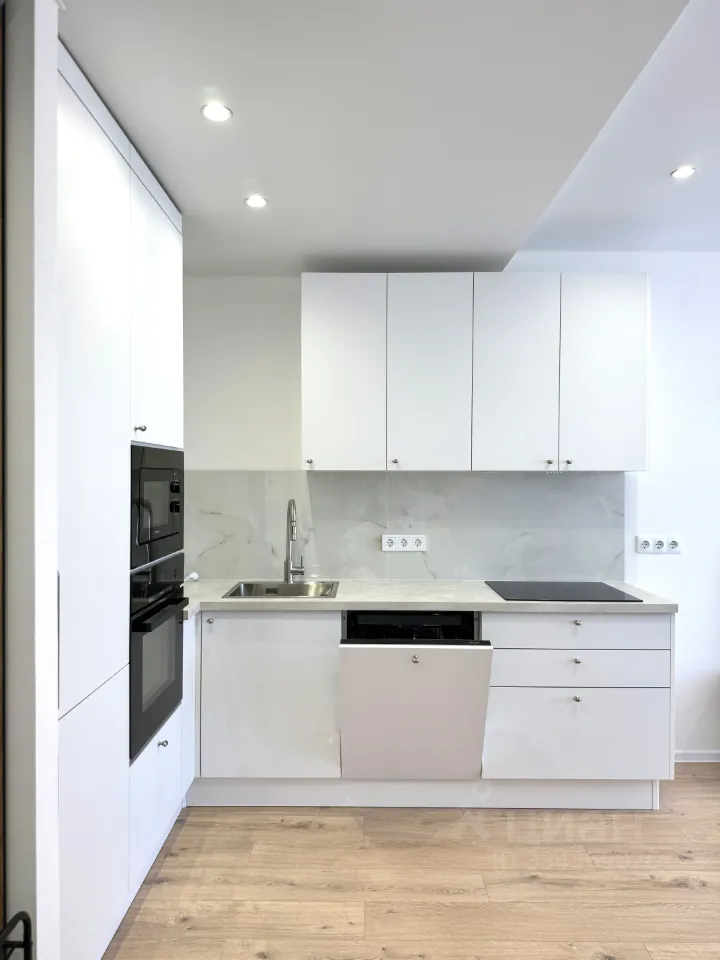 2-комн. квартира, 35,5 м², 19/33 этаж
