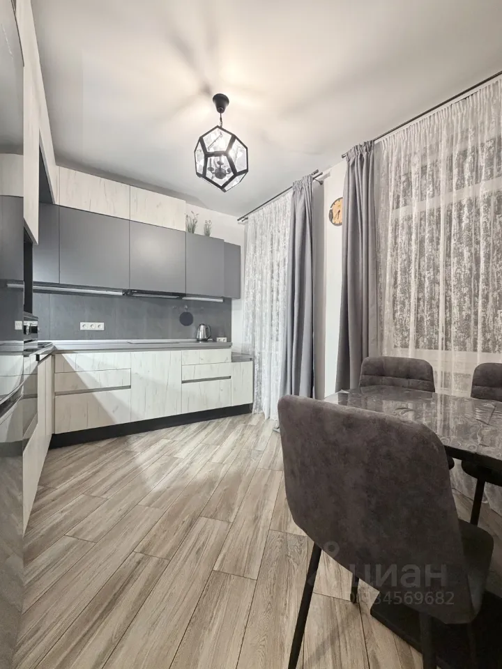 2-комн. квартира, 60 м², 10/21 этаж