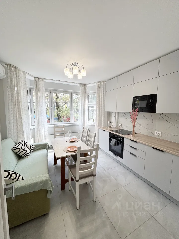 2-комн. квартира, 60 м², 2/17 этаж