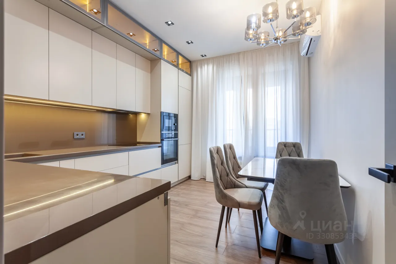 2-комн. квартира, 70,3 м², 17/24 этаж