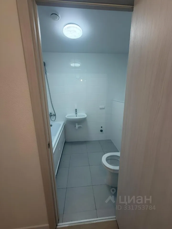 2-комн. квартира, 43 м², 28/38 этаж