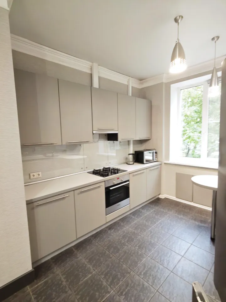 2-комн. квартира, 82 м², 2/5 этаж