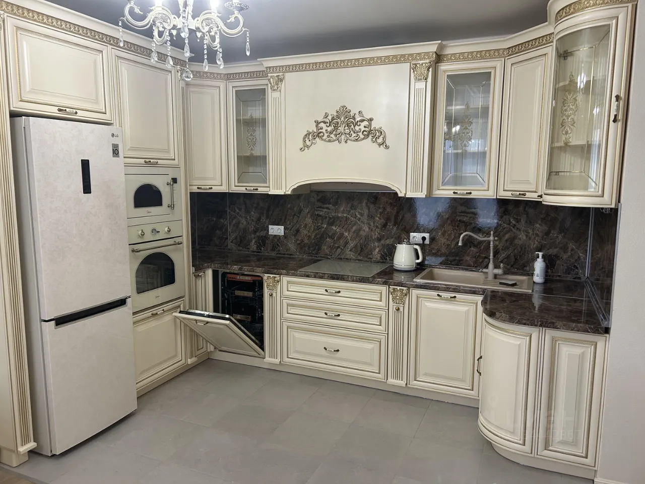 2-комн. квартира, 57 м², 8/33 этаж