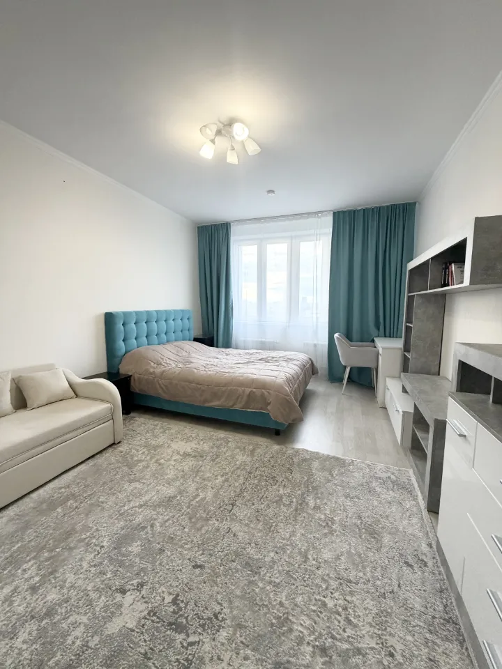 2-комн. квартира, 65 м², 13/17 этаж