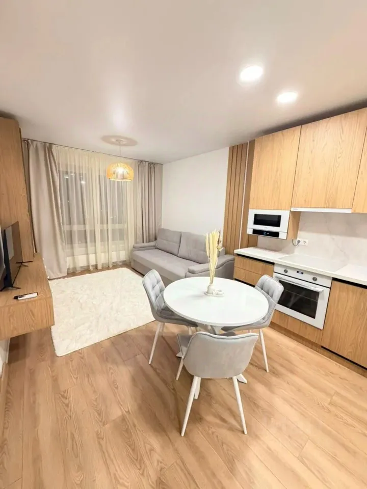 2-комн. квартира, 42 м², 35/38 этаж