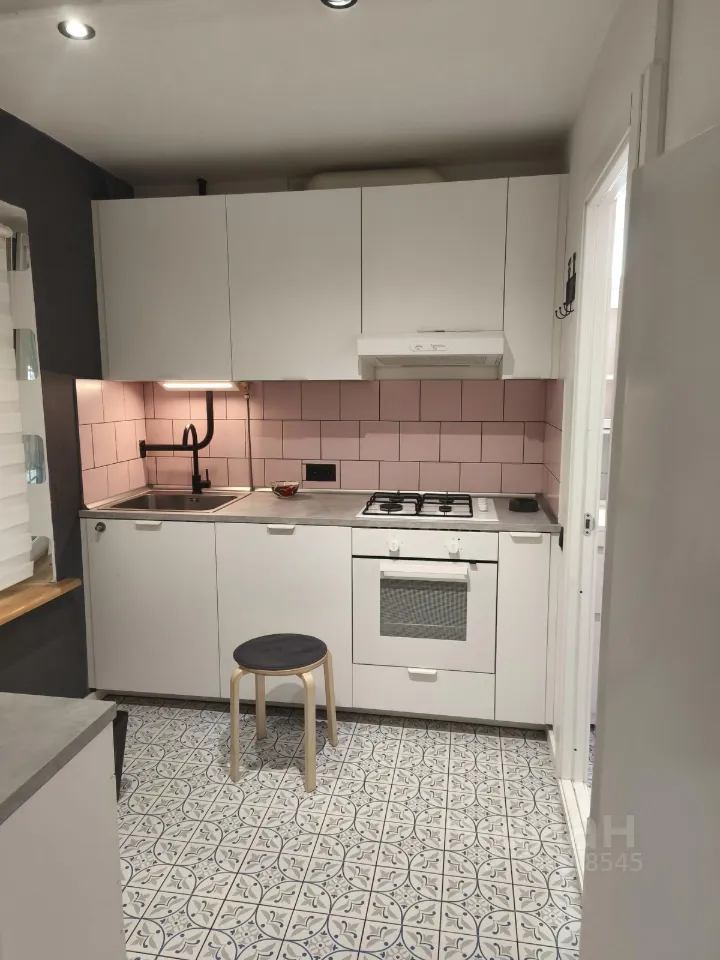 3-комн. квартира, 56 м², 1/9 этаж