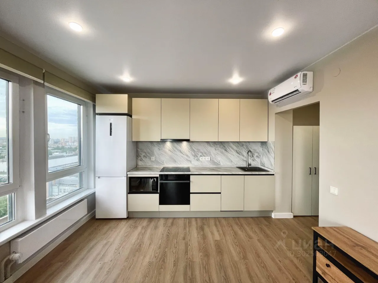 2-комн. квартира, 42,1 м², 21/33 этаж