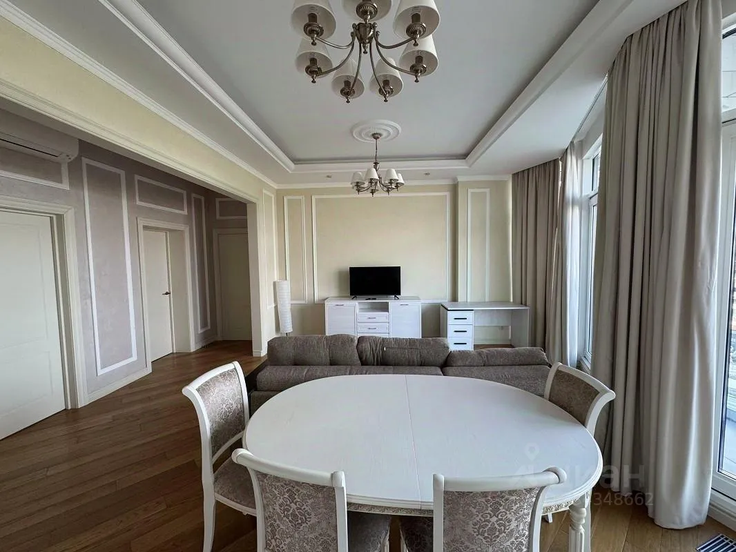 3-комн. квартира, 90 м², 10/18 этаж