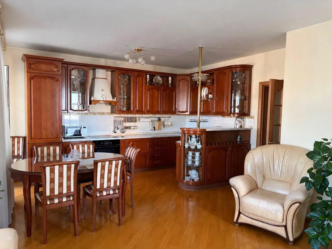 3-комн. квартира, 100 м², 12/19 этаж