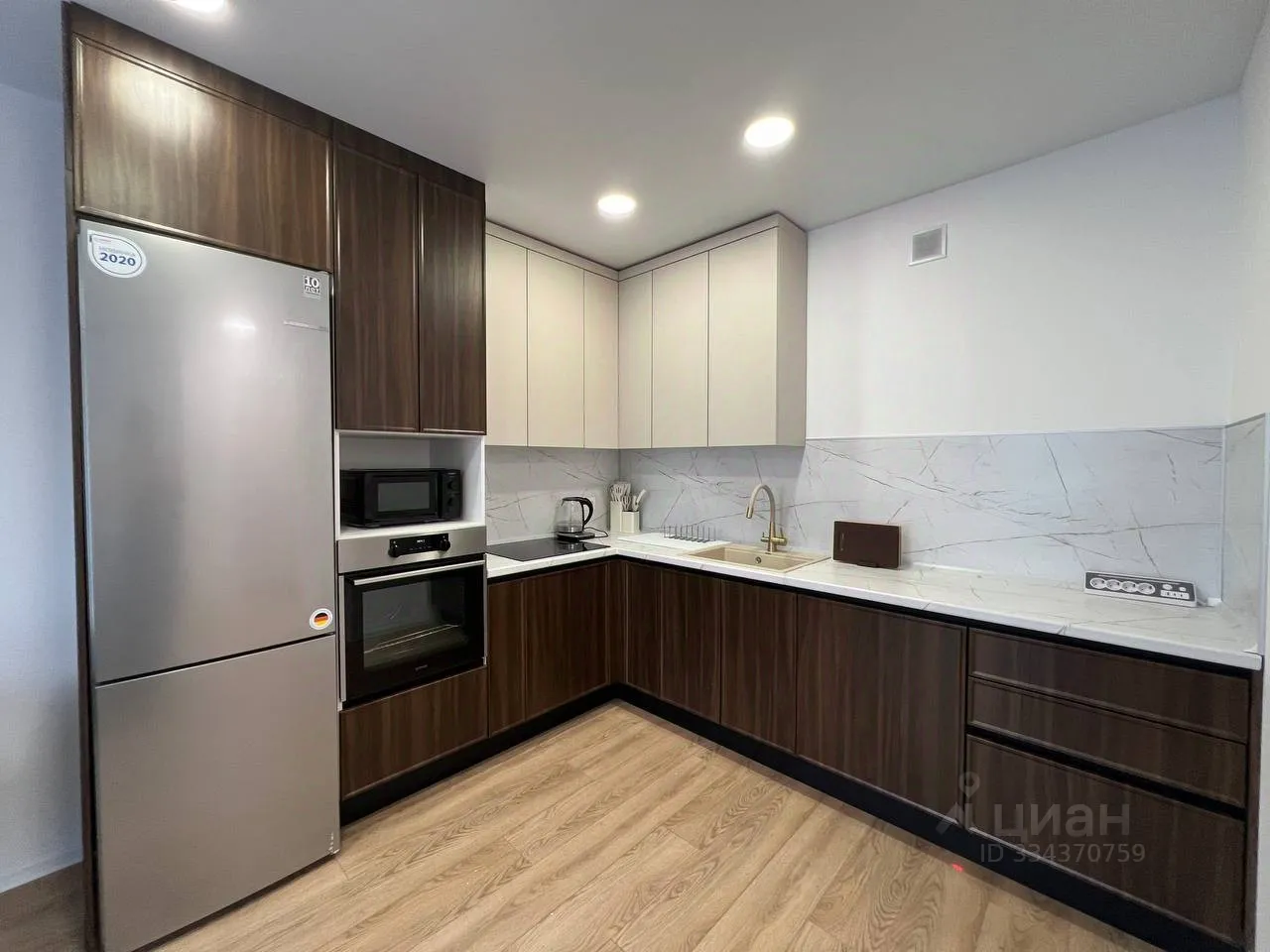 2-комн. квартира, 42 м², 19/32 этаж