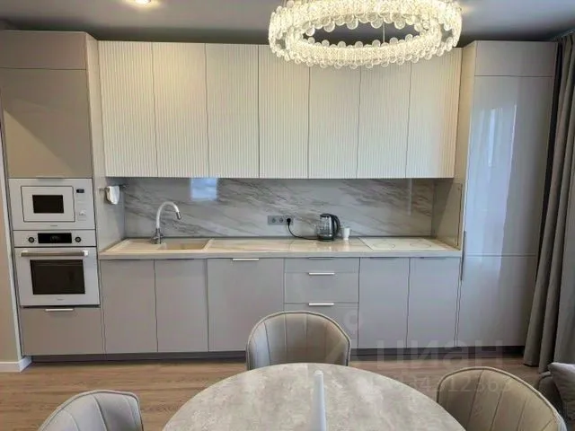 3-комн. квартира, 50 м², 23/33 этаж