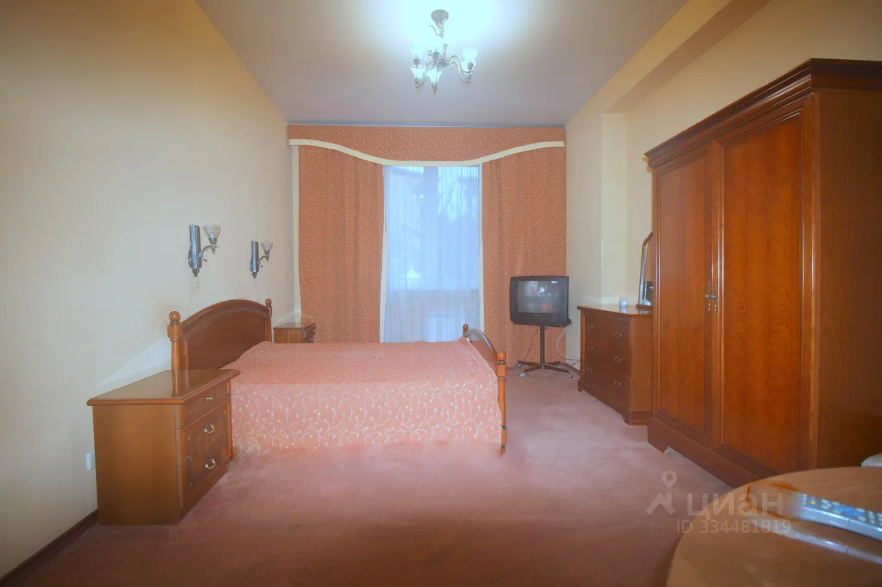 3-комн. квартира, 100 м², 2/17 этаж